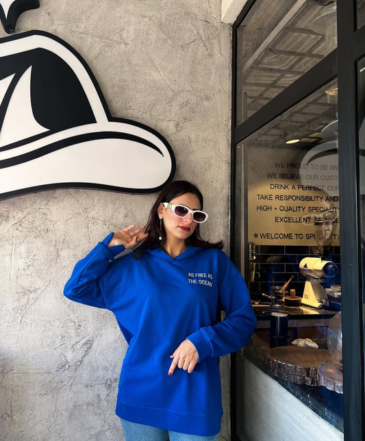 “Free as the ocean” hoodie in blue