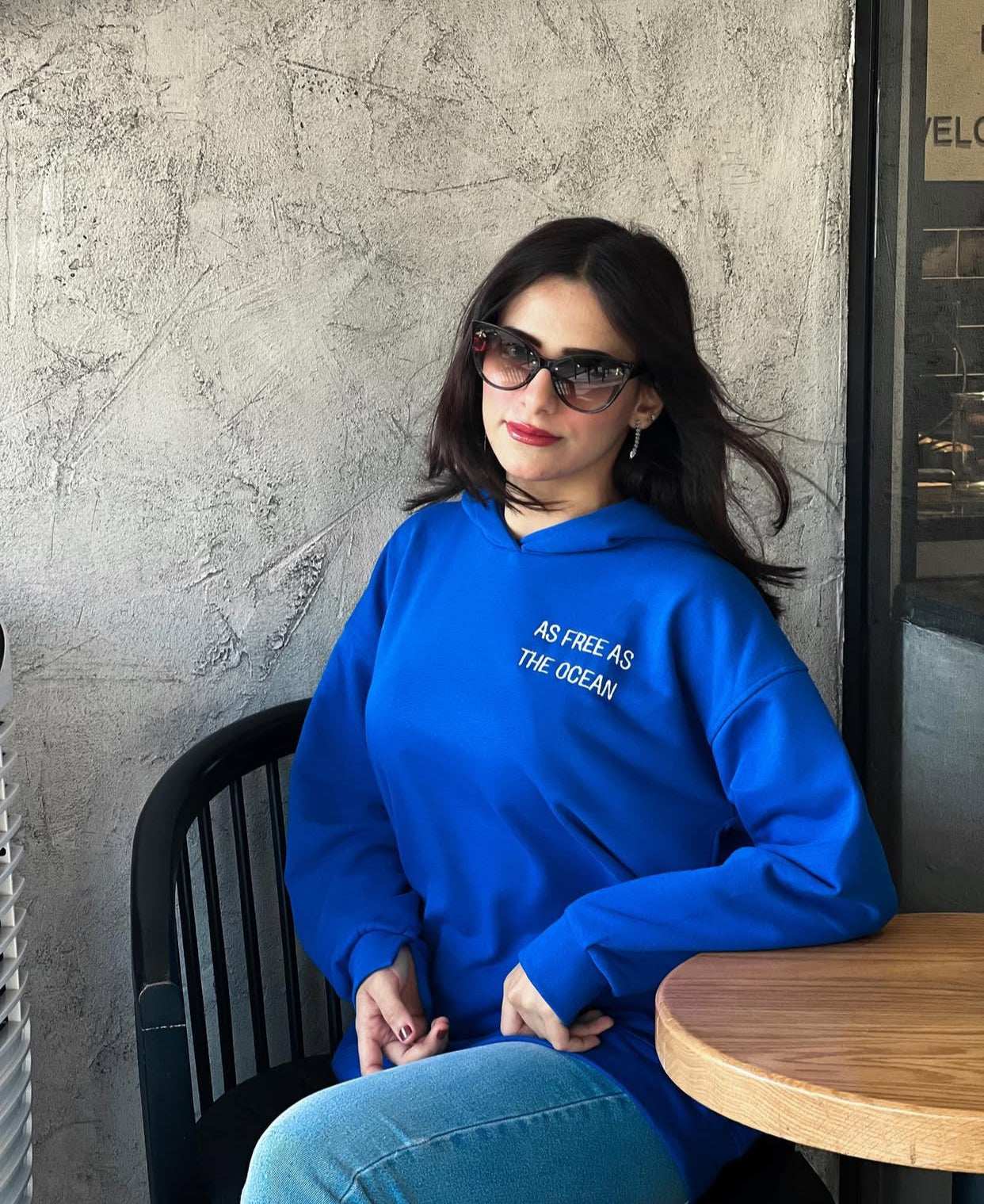 “Free as the ocean” hoodie in blue